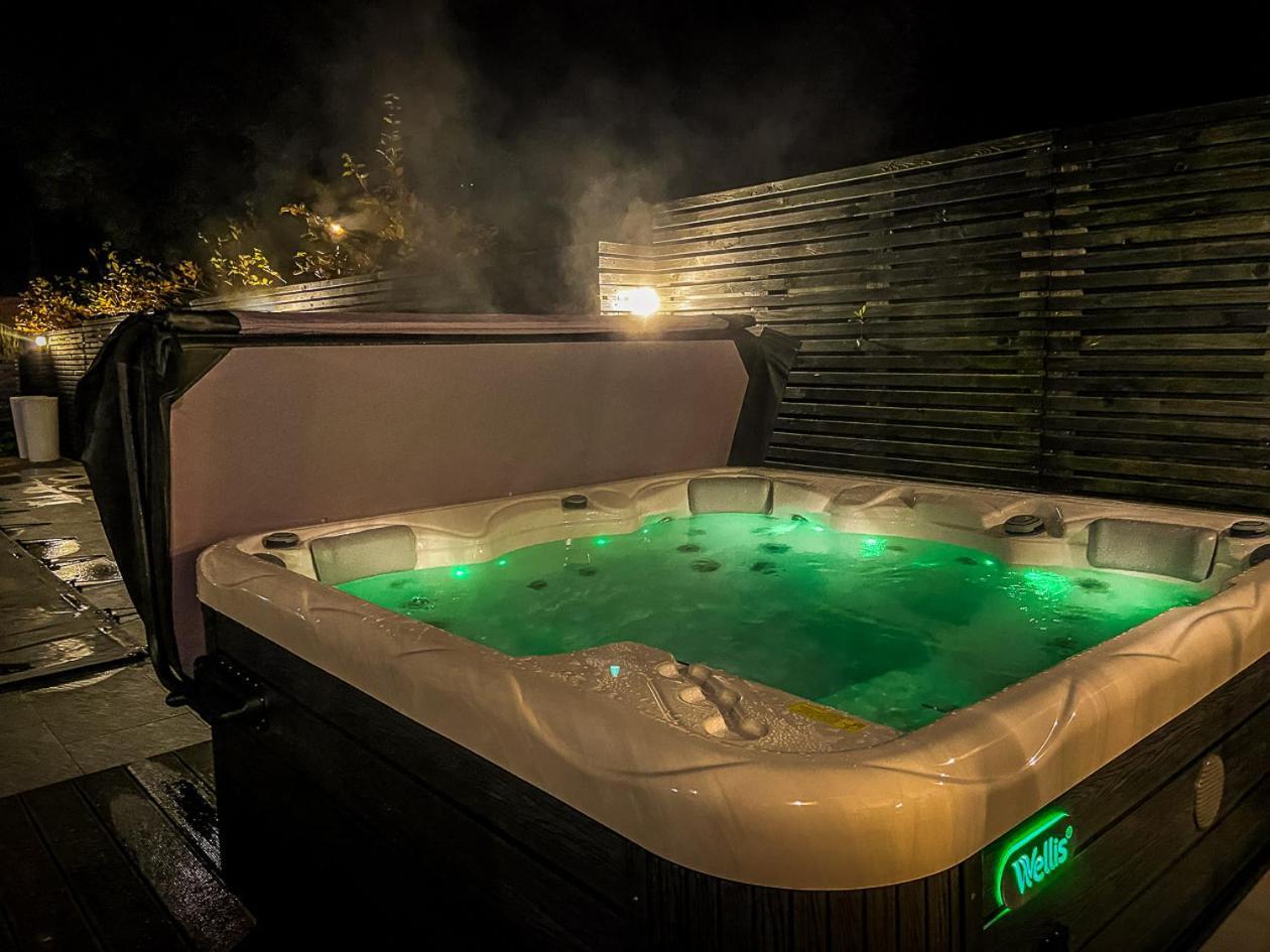 Chez Sabine Et Eric Maison Pour 6 Personnes Avec Piscine Chauffee Andenne Exteriör bild